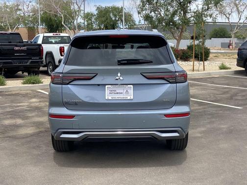 Gray Metallic 2026 Mitsubishi Outlander SEL 2.5 2WD