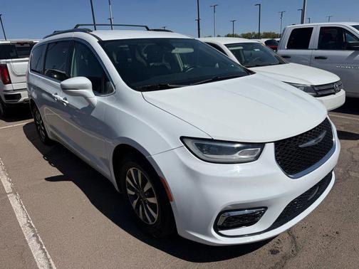 Bright White Clearcoat 2021 Chrysler Pacifica Touring L