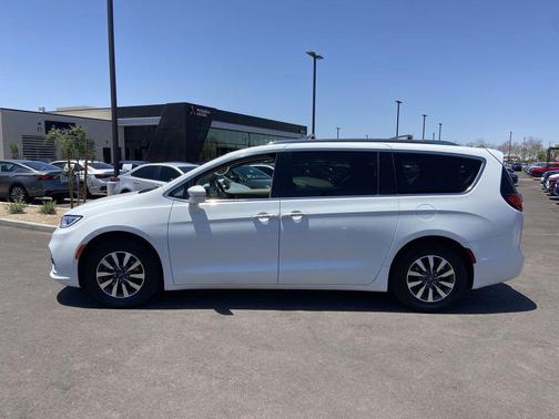 Bright White Clearcoat 2021 Chrysler Pacifica Touring L