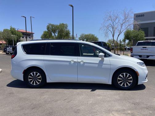 Bright White Clearcoat 2021 Chrysler Pacifica Touring L
