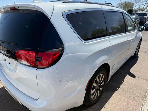 Bright White Clearcoat 2021 Chrysler Pacifica Touring L