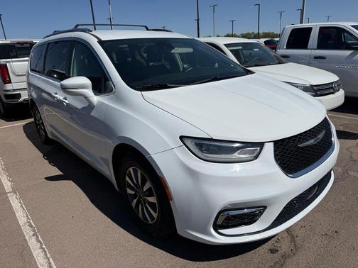 Bright White Clearcoat 2021 Chrysler Pacifica Touring L