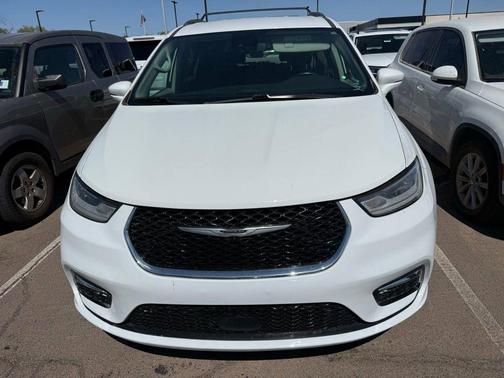 Bright White Clearcoat 2021 Chrysler Pacifica Touring L