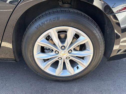 Mosaic Black Metallic 2023 Chevrolet Malibu FWD 1LT