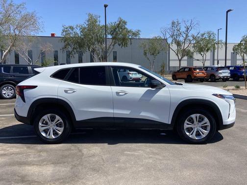 Summit White 2024 Chevrolet Trax LS