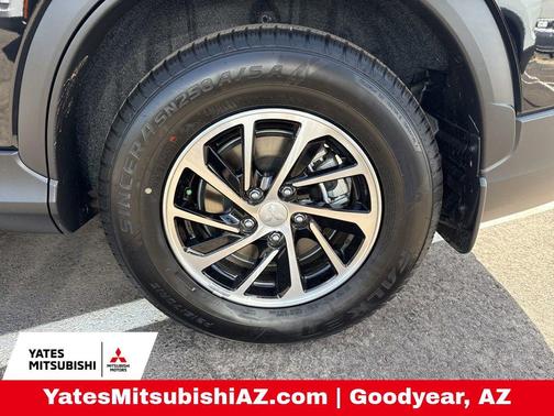 Labrador Black Pearl 2026 Mitsubishi Eclipse Cross ES