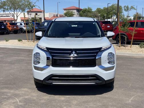Diamond White 2026 Mitsubishi Outlander ES 2.5 S-AWC
