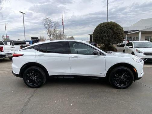 Summit White 2025 Buick Envista Sport Touring FWD