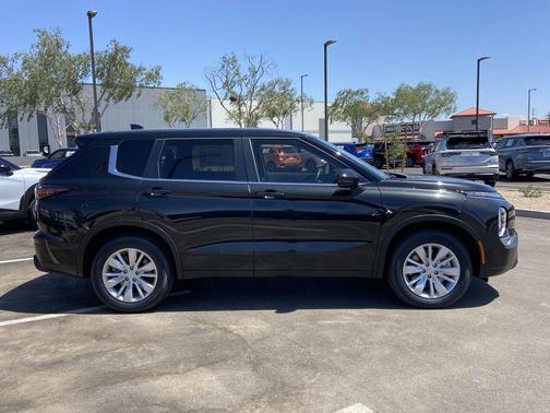 Black Diamond 2026 Mitsubishi Outlander ES