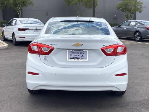 Summit White 2017 Chevrolet Cruze LT