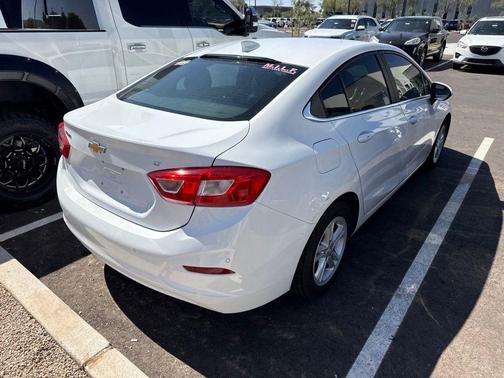 Summit White 2017 Chevrolet Cruze LT