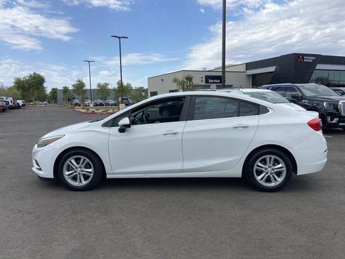 Summit White 2017 Chevrolet Cruze LT