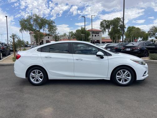 Summit White 2017 Chevrolet Cruze LT