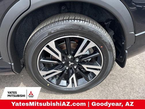 Labrador Black Pearl 2026 Mitsubishi Eclipse Cross SEL