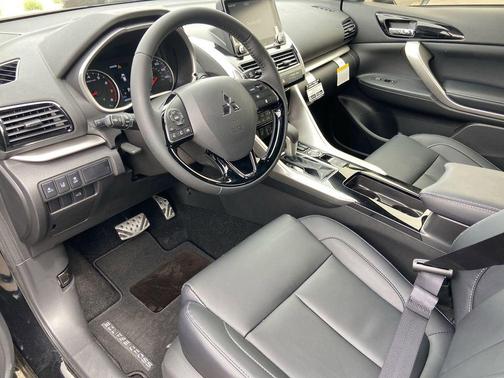 Labrador Black Pearl 2026 Mitsubishi Eclipse Cross SEL