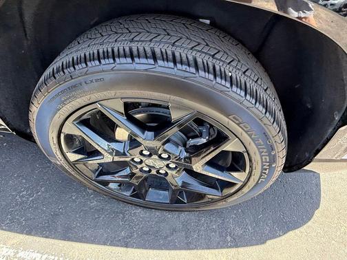 Iridescent Pearl Tricoat 2025 Chevrolet Traverse RS