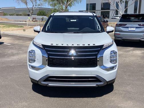 Diamond White 2026 Mitsubishi Outlander SE 2.5 S-AWC