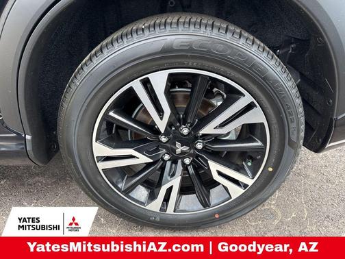 Labrador Black Pearl 2026 Mitsubishi Eclipse Cross SEL