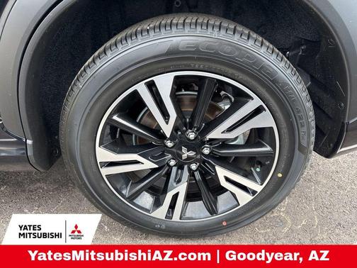 Labrador Black Pearl 2026 Mitsubishi Eclipse Cross SEL