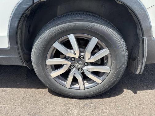 White Diamond Pearl 2019 Honda Pilot EX