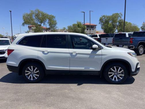 White Diamond Pearl 2019 Honda Pilot EX