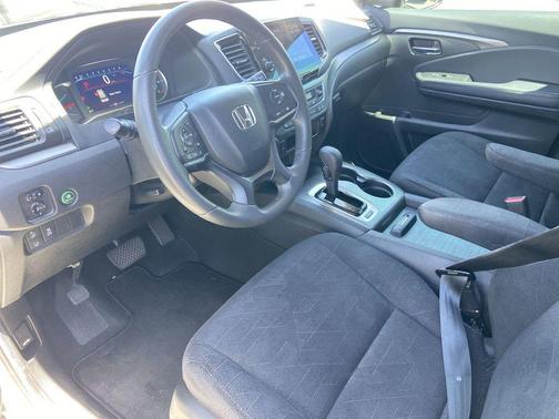 White Diamond Pearl 2019 Honda Pilot EX