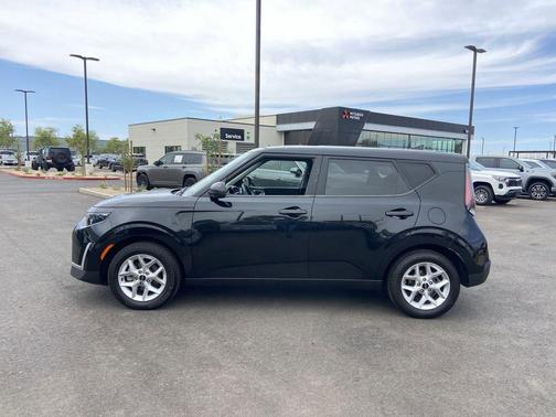 Fusion Black 2023 Kia Soul LX