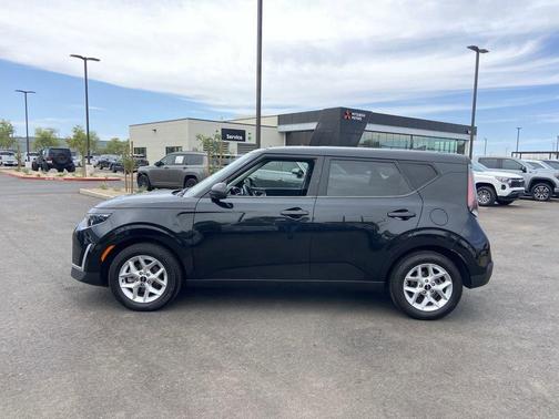 Fusion Black 2023 Kia Soul LX