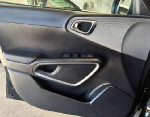 Fusion Black 2023 Kia Soul LX