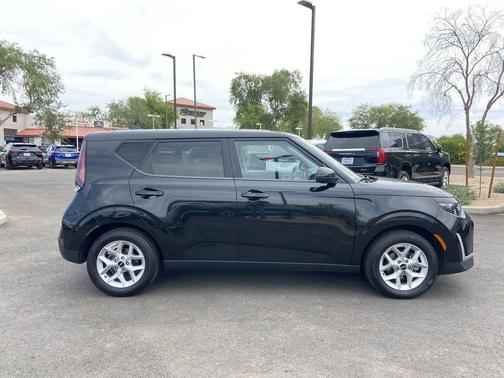 Fusion Black 2023 Kia Soul LX