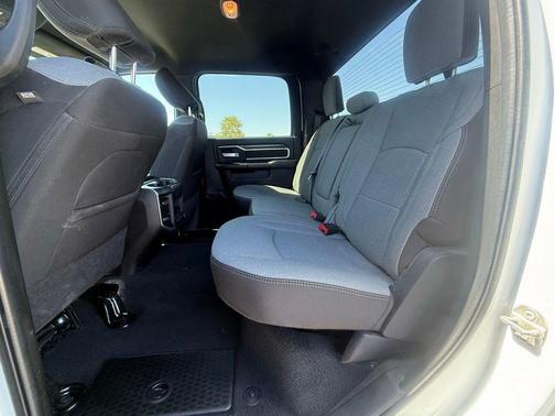 Bright White Clearcoat 2024 RAM 2500 Big Horn Crew Cab 4x4 6'4' Box