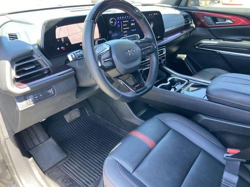 Mosaic Black Metallic 2024 Chevrolet Traverse RS