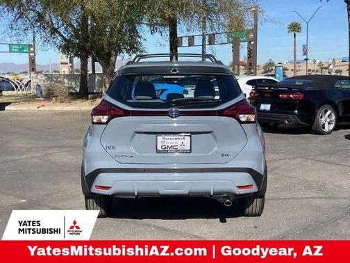 Boulder Gray Pearl 2021 Nissan Kicks SR