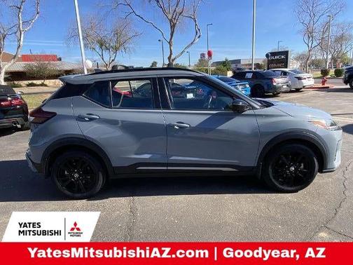 Boulder Gray Pearl 2021 Nissan Kicks SR