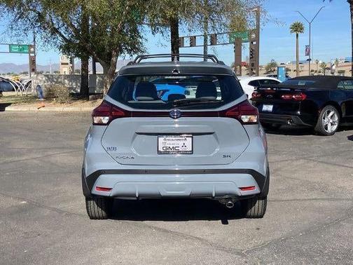 Boulder Gray Pearl 2021 Nissan Kicks SR