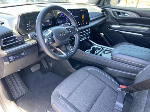 Sterling Gray Metallic 2024 Chevrolet Traverse LS