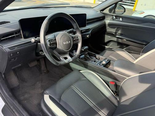 Snow White Pearl 2025 Kia K5 GT-Line