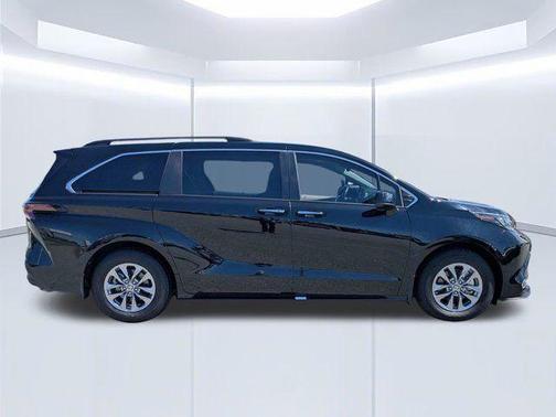 Midnight Black Metallic 2024 Toyota Sienna XLE