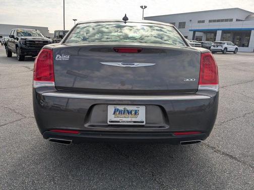 2019 Chrysler 300 Touring