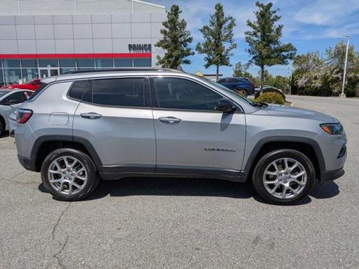 2022 Jeep Compass Latitude Lux