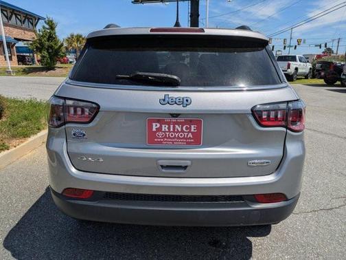 2022 Jeep Compass Latitude Lux