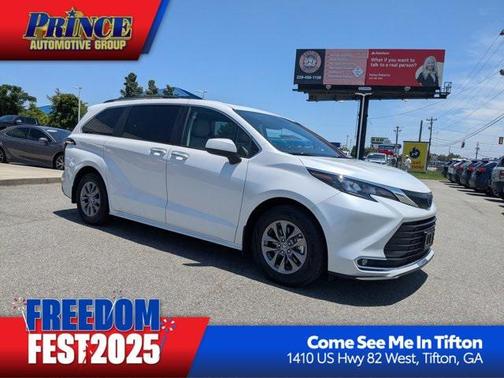 2024 Toyota Sienna XLE 8 Passenger