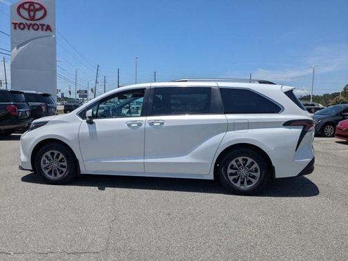 2024 Toyota Sienna XLE 8 Passenger