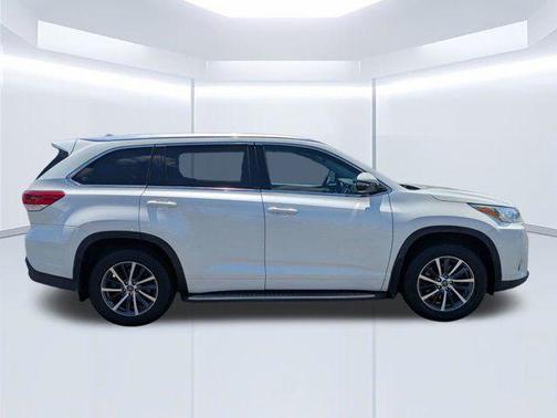 Blizzard Pearl 2017 Toyota Highlander XLE