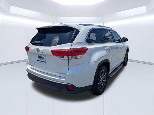 Blizzard Pearl 2017 Toyota Highlander XLE