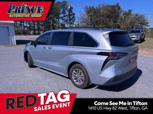 2025 Toyota Sienna XLE