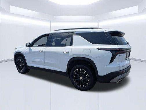 Summit White 2025 Chevrolet Traverse LT
