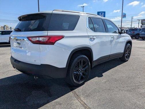 2021 Chevrolet Traverse LT Leather
