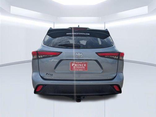 Moon Dust 2023 Toyota Highlander XLE