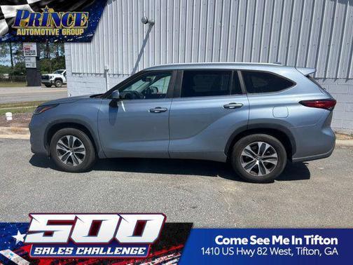 Moon Dust 2023 Toyota Highlander XLE